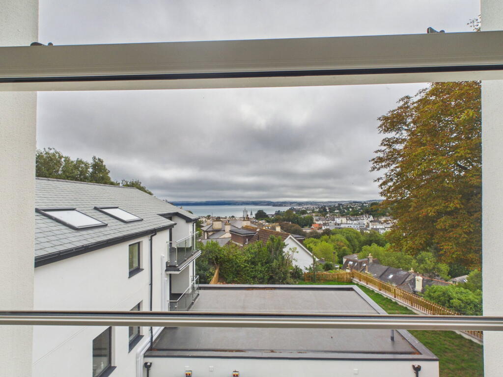 Apartment in Torquay - More