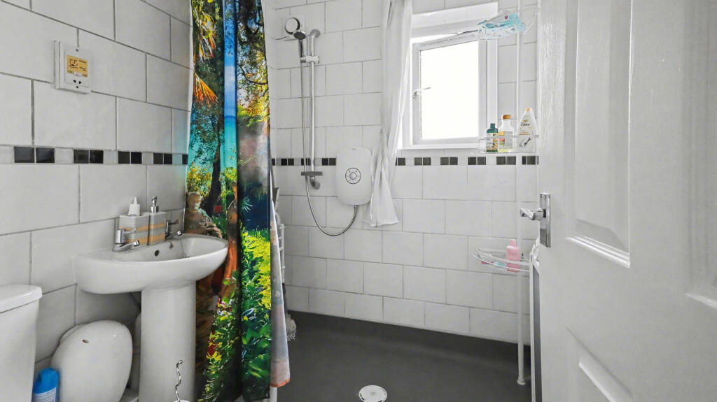 Additional image 5 of Silver Road, Street