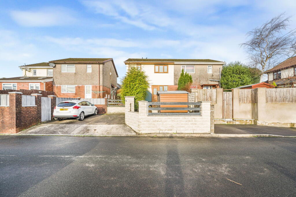 Main image of property: The Heathlands,Gilfach Goch,Porth,CF39 8TT