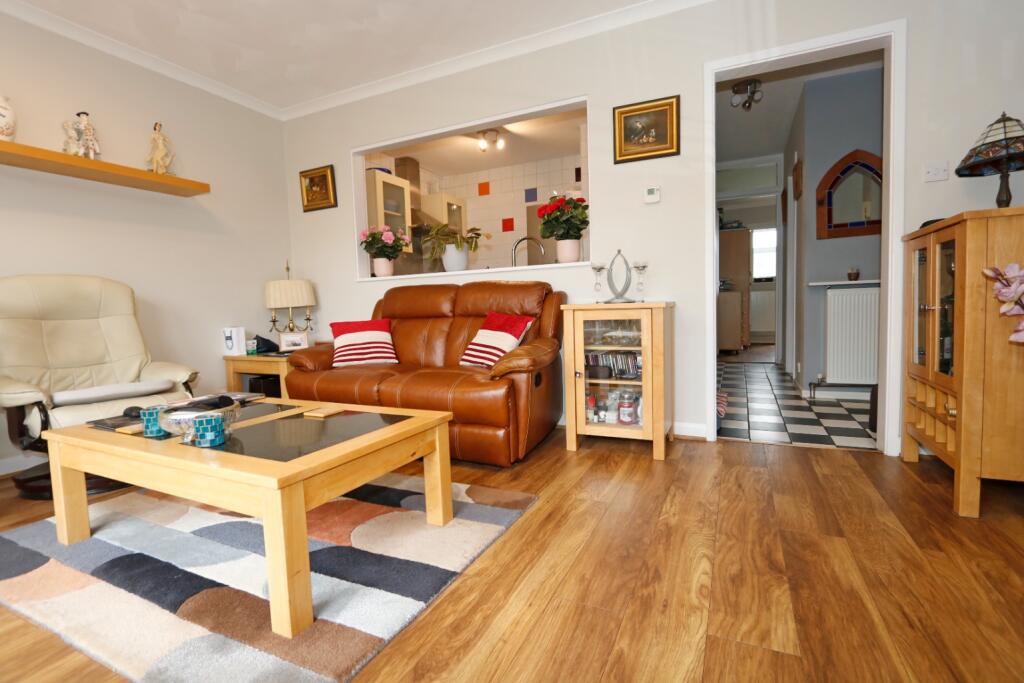 Thames View Court, London Road, Hadleigh, Essex photo 3
