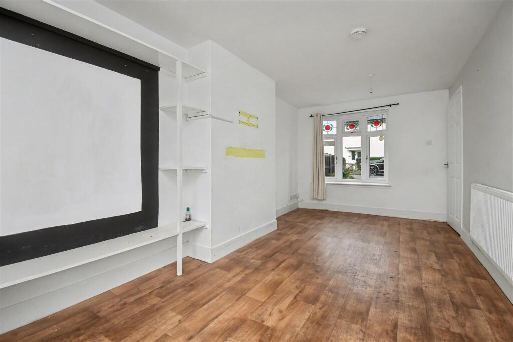 House in Northampton, North Northamptonshire - View 3