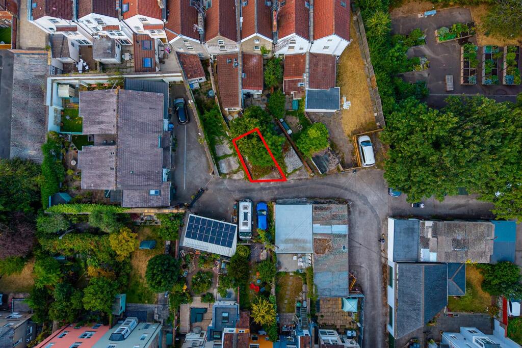 Freehold Single Garage | Clifton - View 3