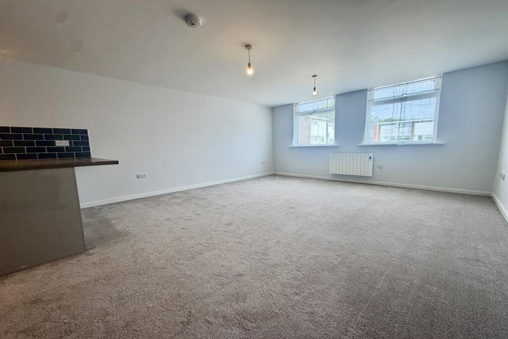 Apartment in Redhill - View 2