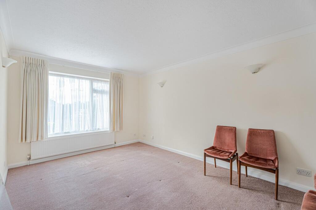 Apartment in Barnet, Cockfosters - More