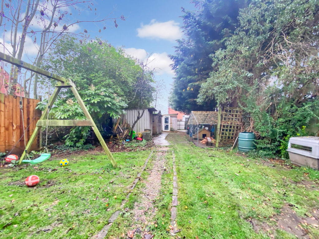 Huntingtower Road, Grantham, Lincolnshire, NG31 7AY photo 4