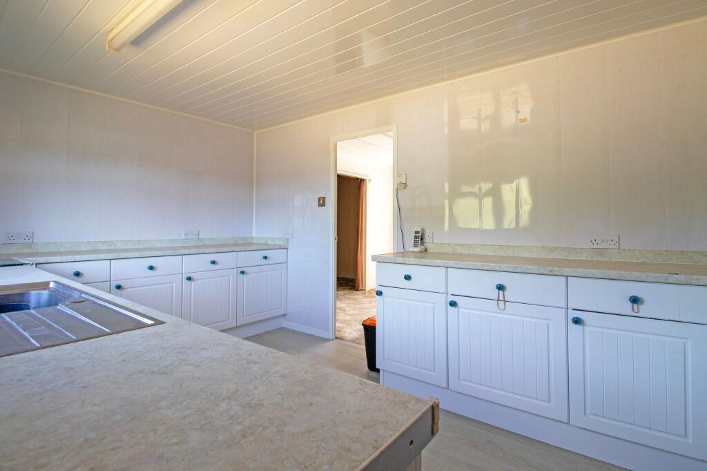House in West Lindsey, Torksey CP - View 4