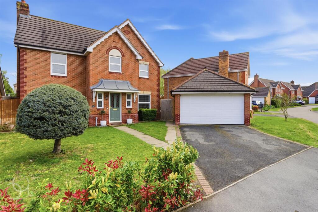 4-bed detached on Tamar Place, Evesham, £500,000