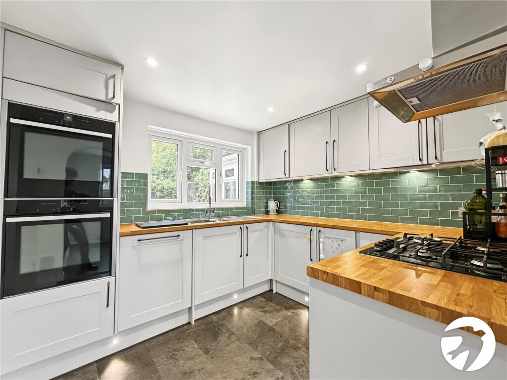 House in Chatham, Medway - More