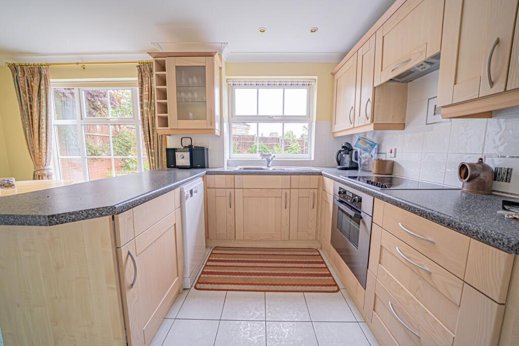 Ashfurlong Close, Balsall Common, CV7 photo 4