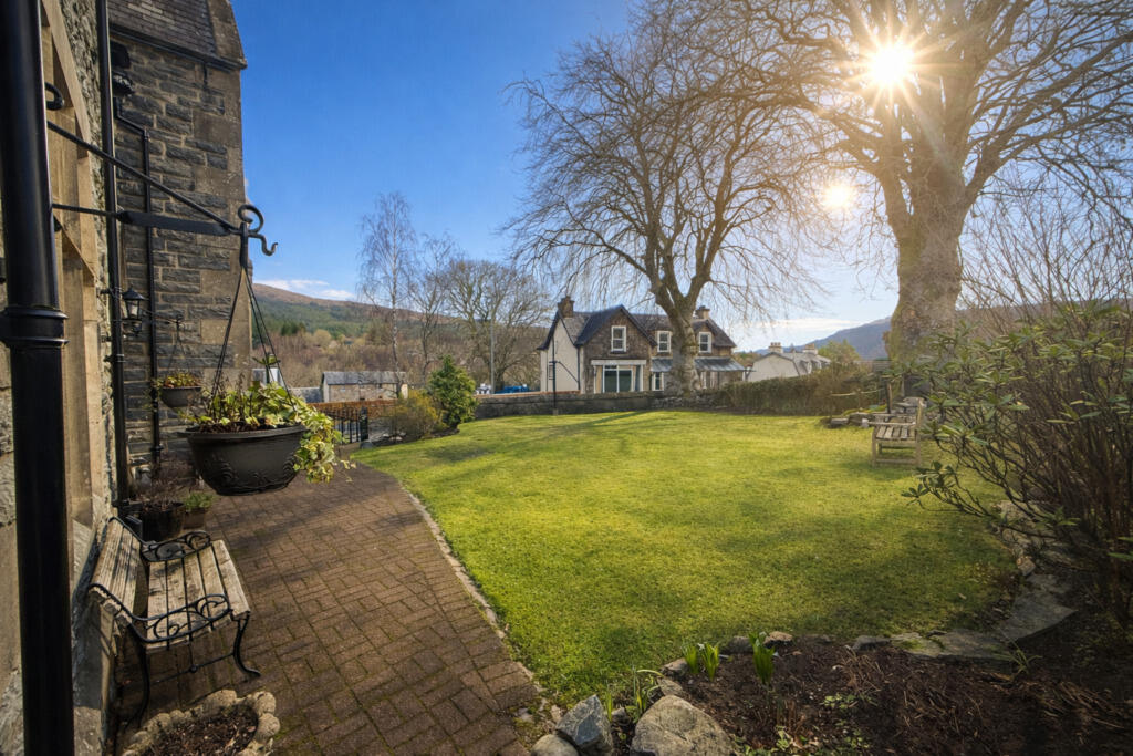 Bank House Bed & Breakfast & Bank House Apartment, Station Road, Fort Augustus. photo 3