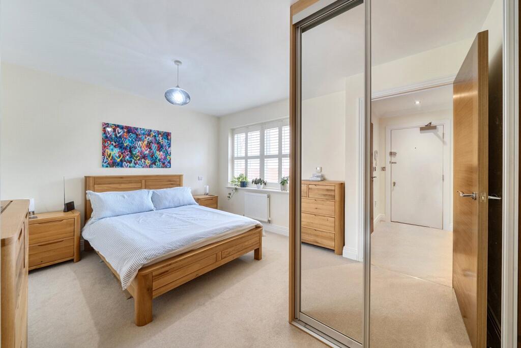 Apartment in Watford - More