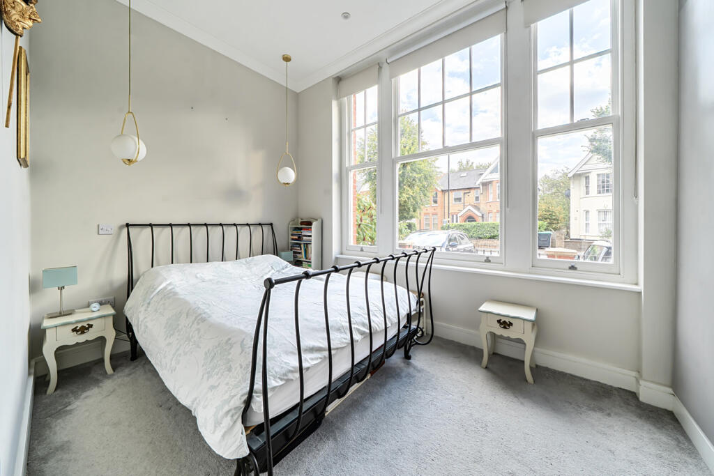 Apartment in London, Park Royal - More