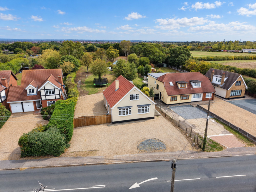 Main image of property: Rawreth Lane, Rayleigh, SS6