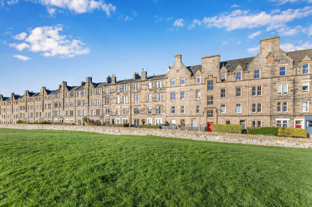 Main image of property: 7 (flat 3), Royal Park Terrace, Meadowbank, Edinburgh, EH8 8JD