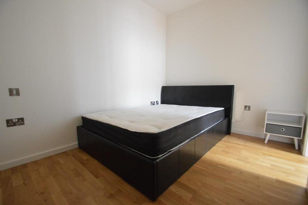 Apartment in Slough - View 5