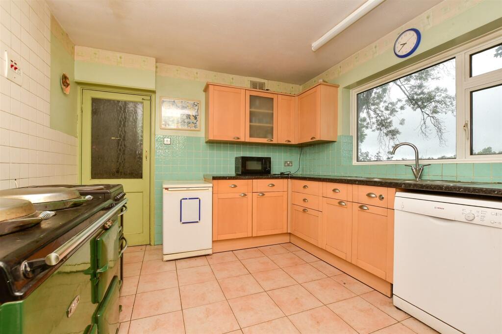 3-bed detached on Margery Wood Lane, Lower Kingswood, Tadworth, Surrey, £800,000