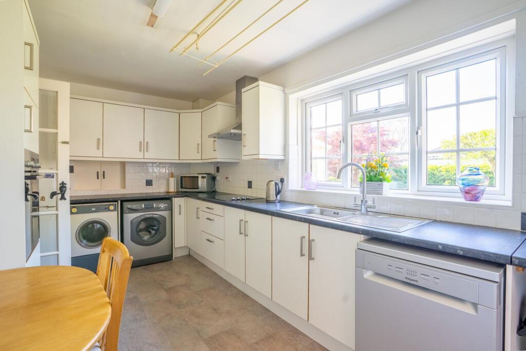 North Lane, Roundhay, Leeds, LS8 photo 4