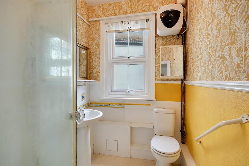 Apartment in Worthing, Broadwater - More