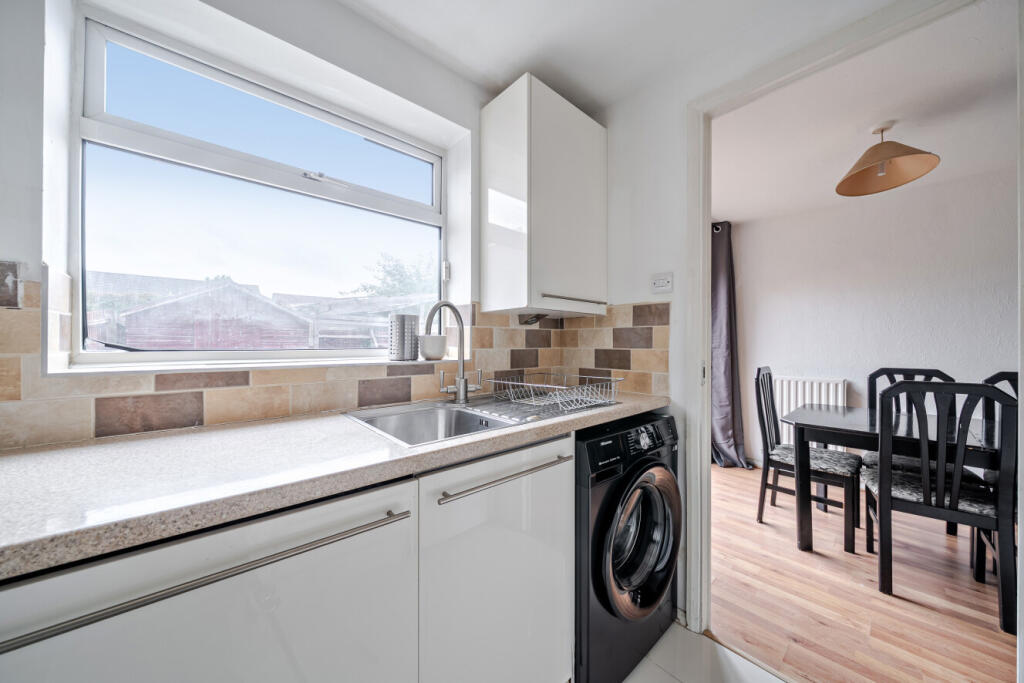 House in London, Mitcham - More