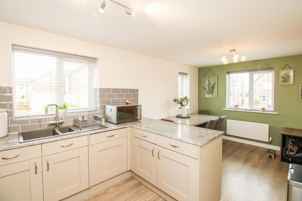 House in Wakefield - View 4