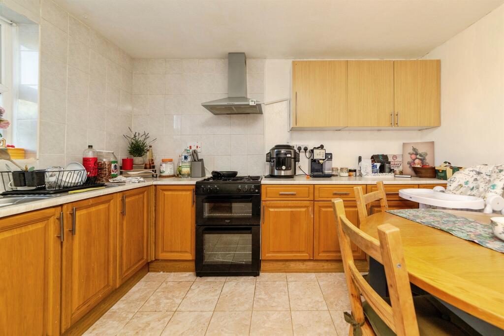 House in Welwyn Hatfield, Hertfordshire - View 5