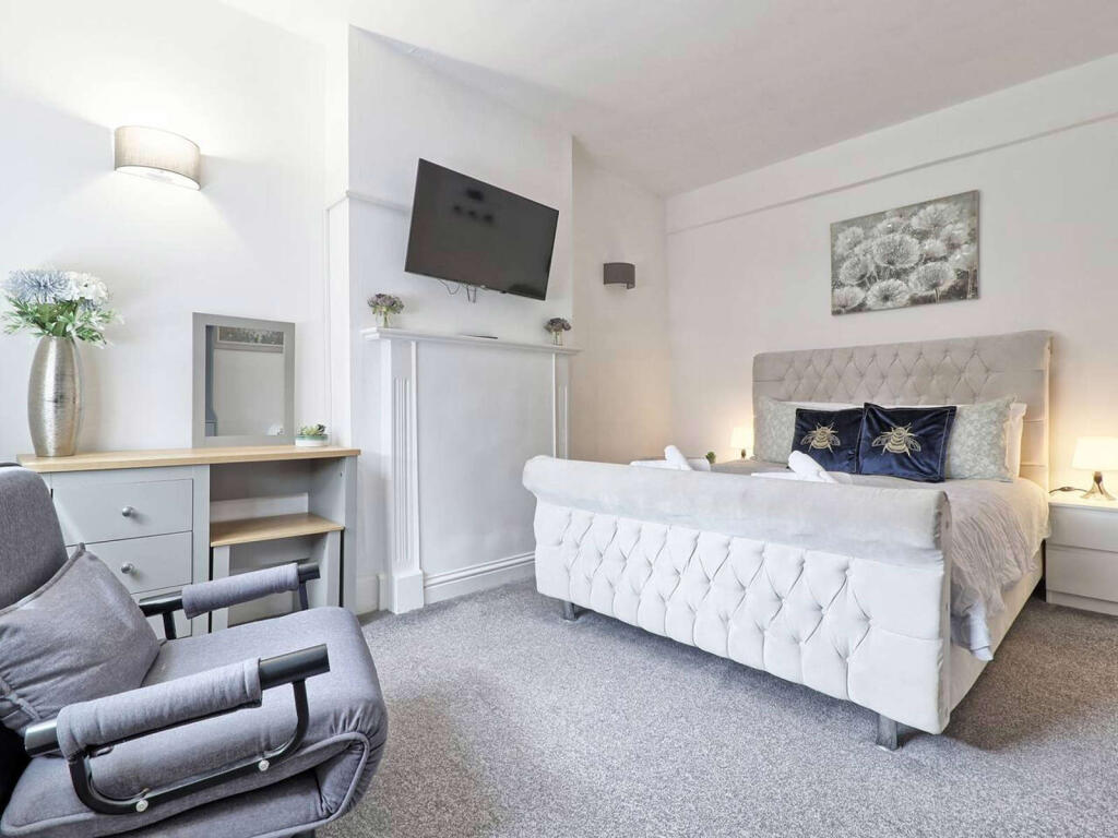 Main image of property: 108A High Street