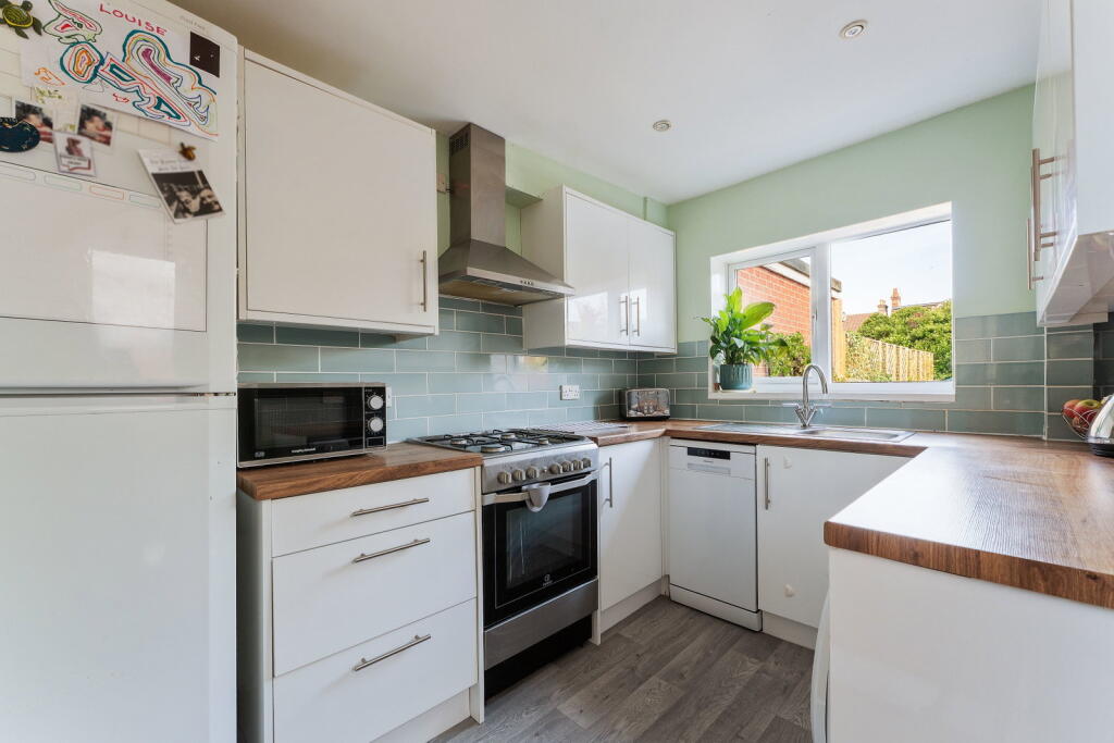 House in Salisbury, Wiltshire - More