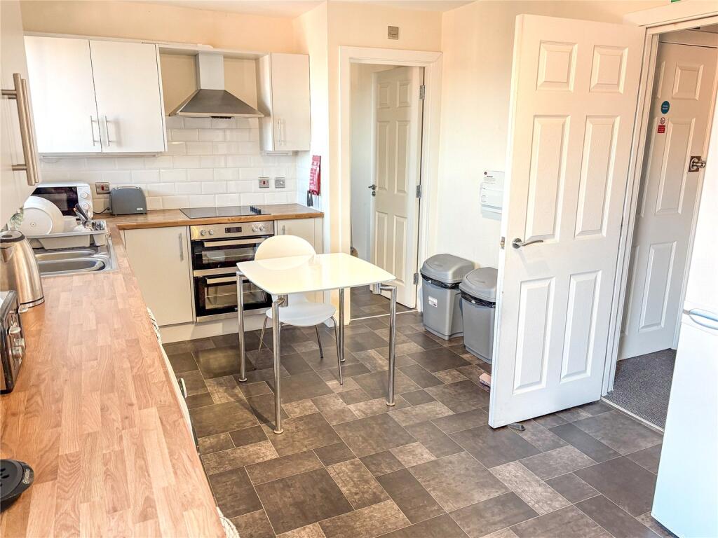 Apartment in Taunton - View 4