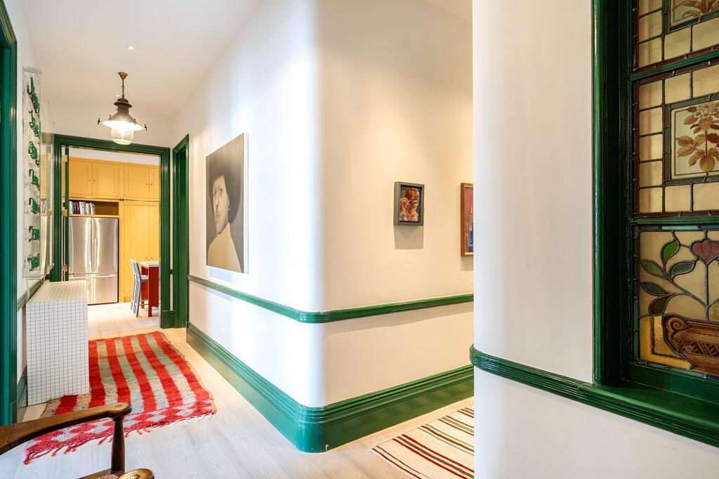 Apartment in London - More