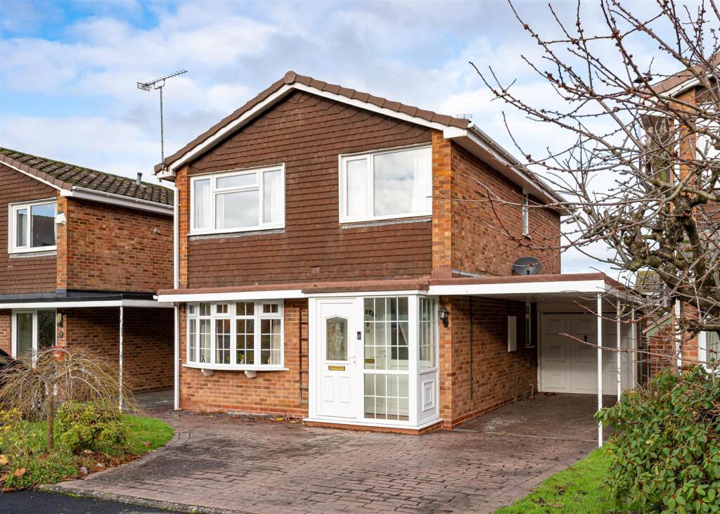 Main image of property: 16 Dartmouth Avenue, Pattingham, Wolverhampton, WV6 7DP