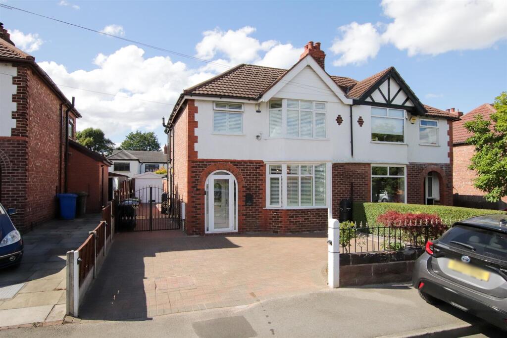 Main image of property: Sandileigh Avenue, Hale