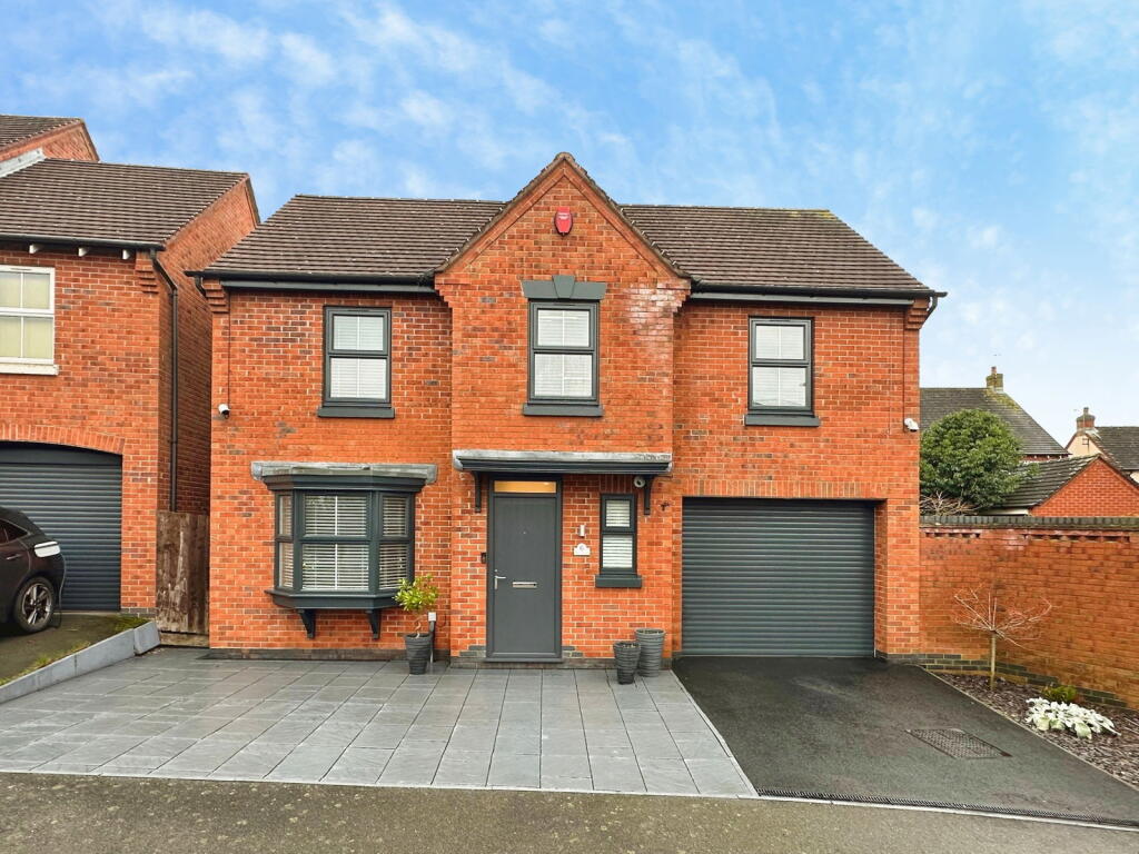 4-bed detached on Anglia Drive, Church Gresley, DE11 9JR, £340,000