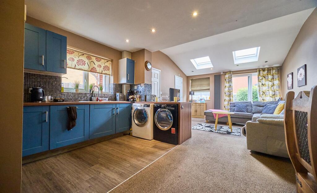 Cadle Close, Stoney Stanton, Leicester photo 2