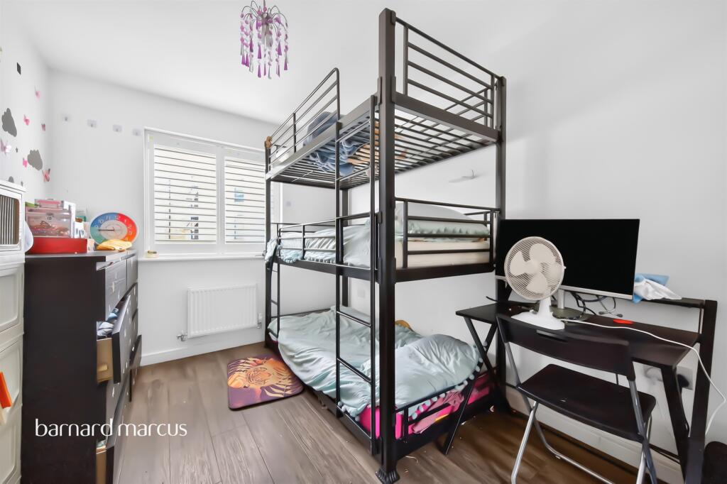 House in Kingston upon Thames - More