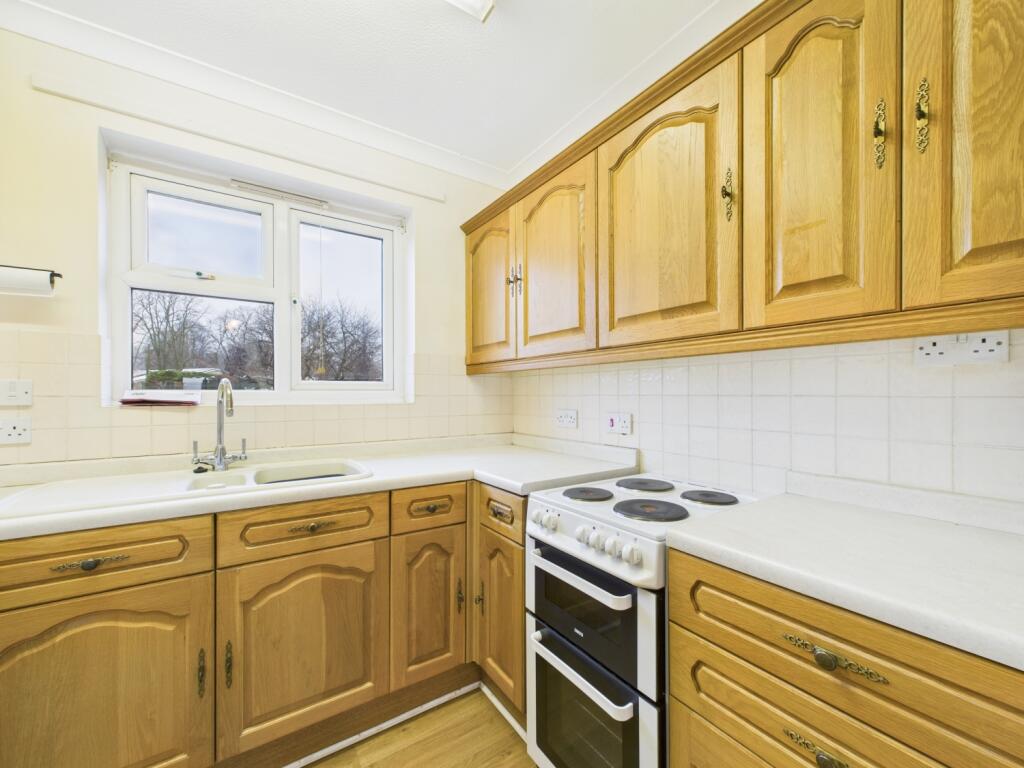Apartment in Gloucester - View 3