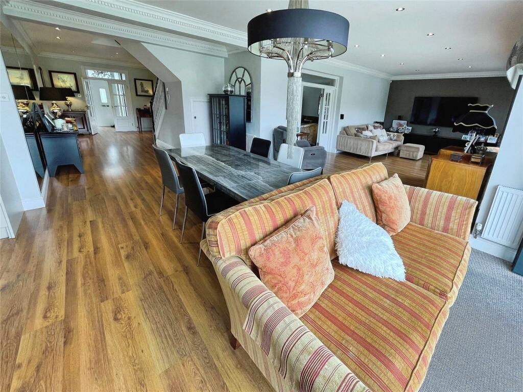 House in Romford - More