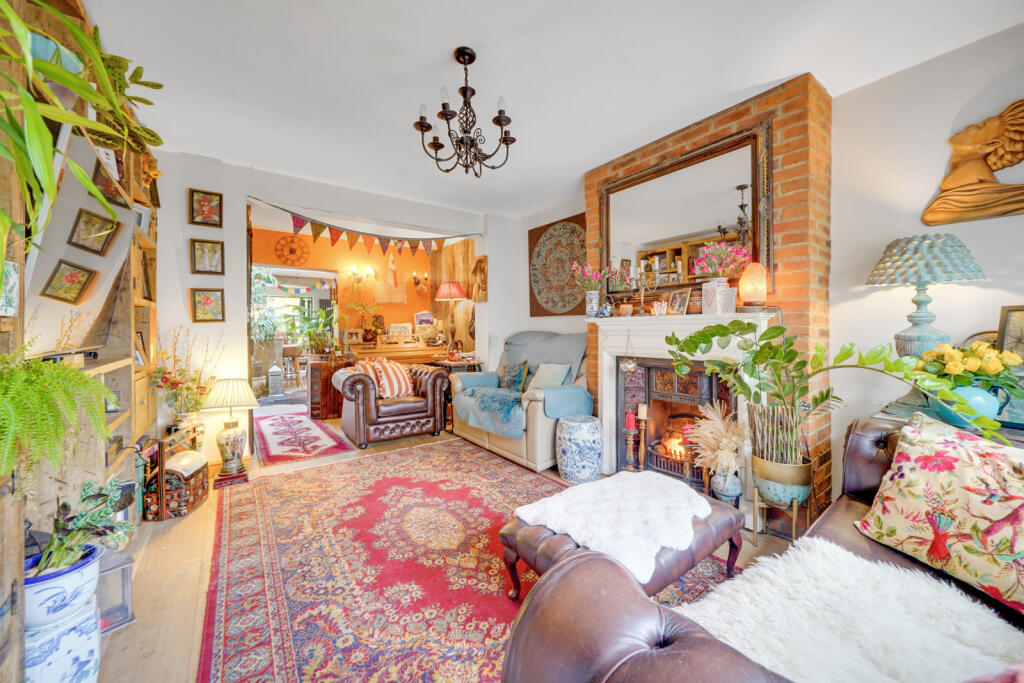 Bloxham Crescent, Hampton, TW12 photo 4