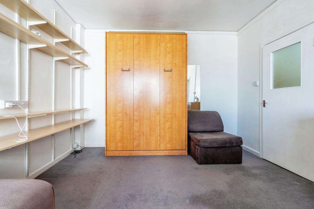 Studio flat for rent