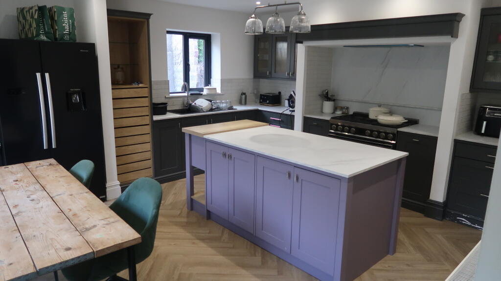 House in Newport - View 5