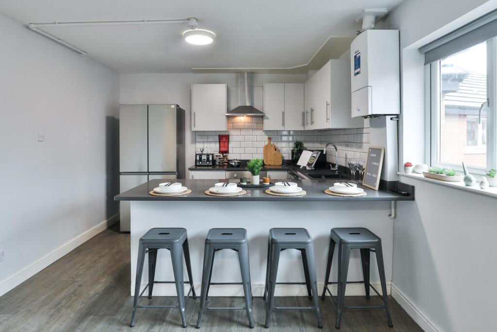 5-bed flat on Royal Park Road, Leeds, £700/mo