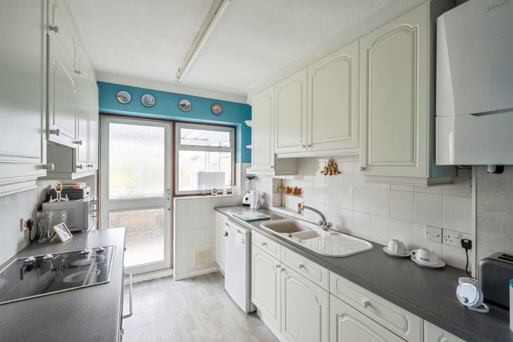 Hillcrest Drive, Burton-Upon-Stather, Scunthorpe photo 2