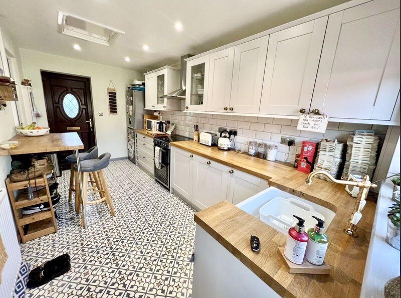 Grade A Efficient Bungalow - Excellent Village Location photo 3