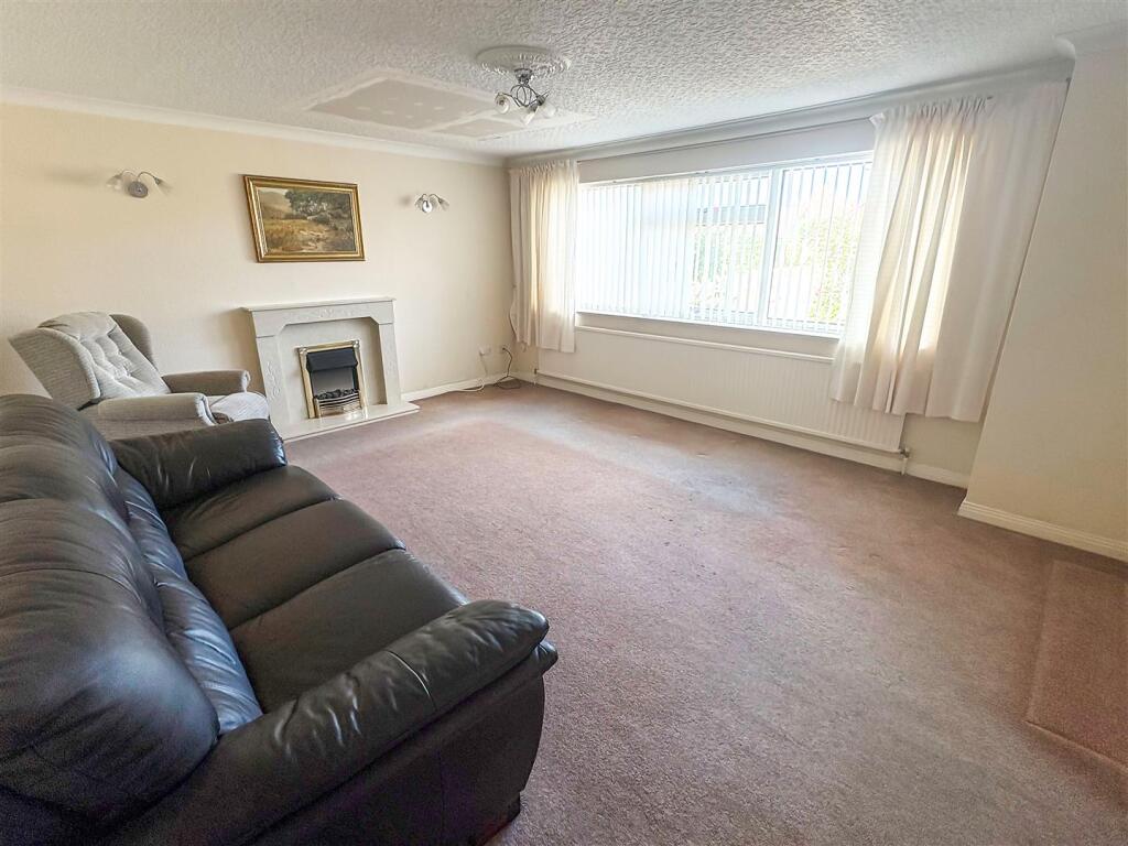Tasman Close, Rustington photo 2