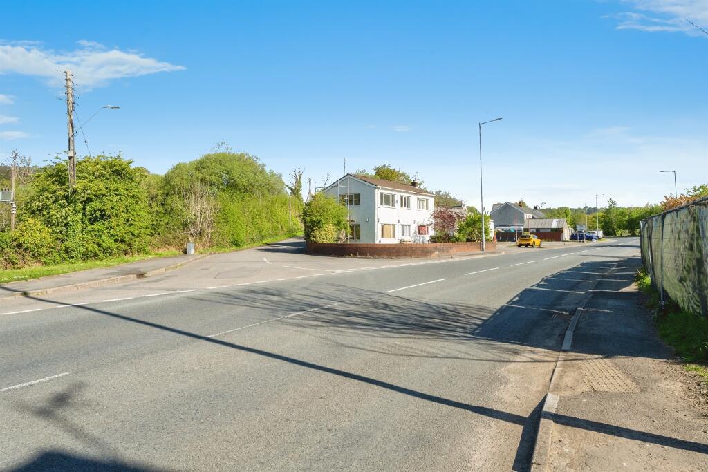 Garbett Place, Crynant, Neath - View 3