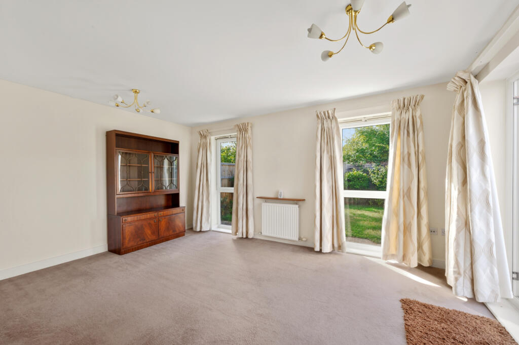 House in Sutton - View 2