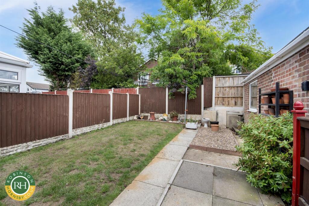 Kestrel Drive, Rossington, Doncaster photo 2