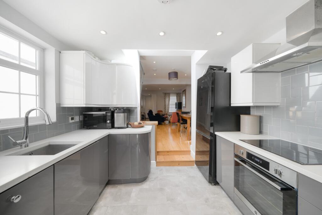 Common Road, Claygate, Esher, Surrey, KT10 photo 3