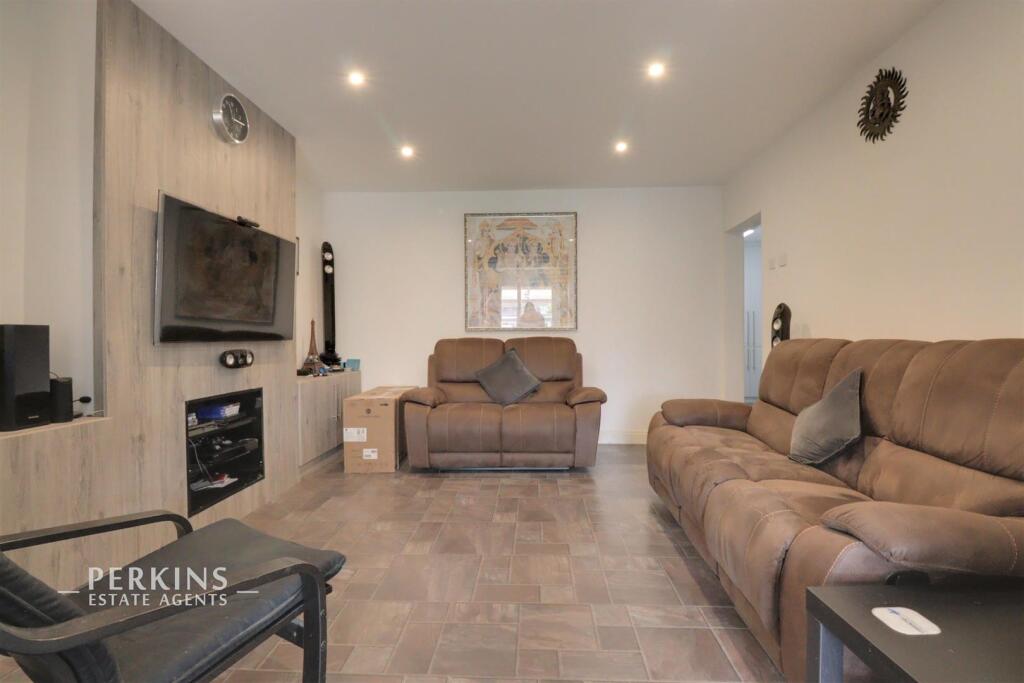 Main image of property: Northolt, UB5