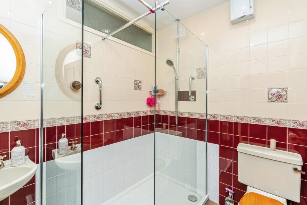 Hawthorne Road, Totton, Southampton, Hampshire, SO40 photo 4