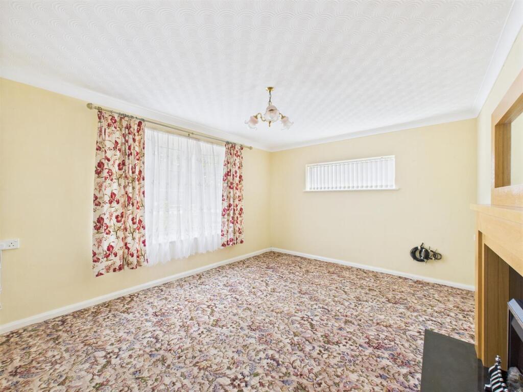 Burghley Crescent, Louth photo 4